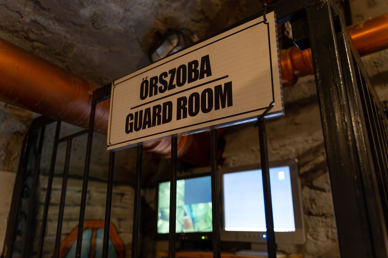 Börtöncsapda szabadulószoba – Őrszoba tábla